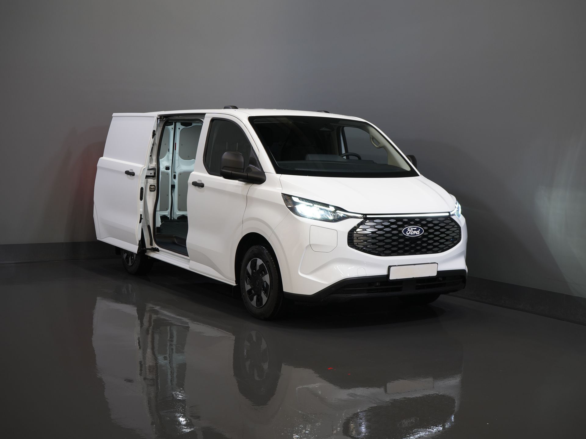 Ford E-Transit Custom Bestelbus Trend 330 km WLTP LED/ Snellader/ 2.3t Trekverm./ Stoelverw./ Carplay/ Climate/ Camera/ PDC/ Cruise 8