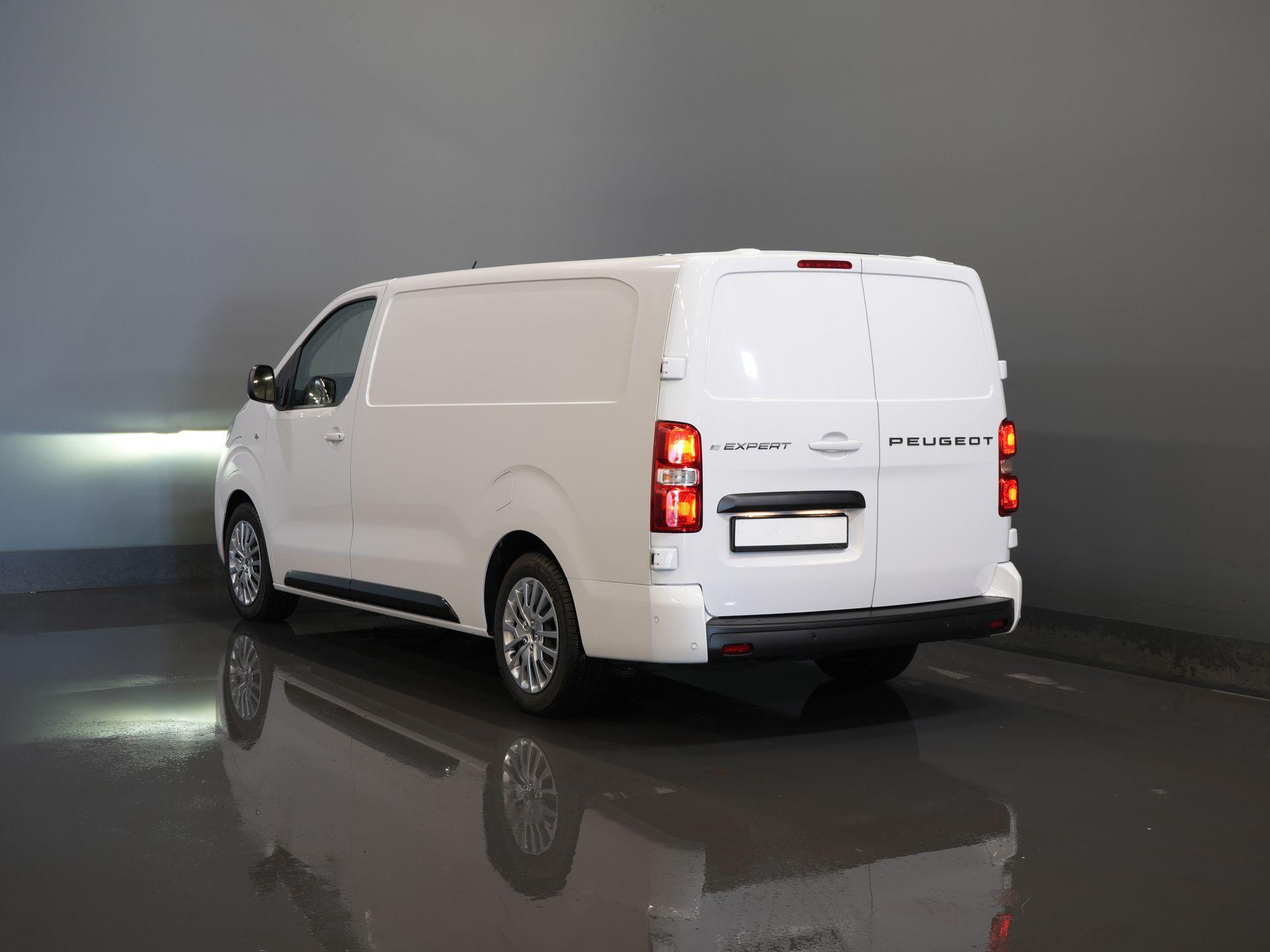 Peugeot e-Expert Bestelbus L3 75 kWh 330km WLTP LED/ Snellader/ Keyless/ Standkachel/ Stuurverw./ Carplay/ Camera/ Climate/ Cruise 1
