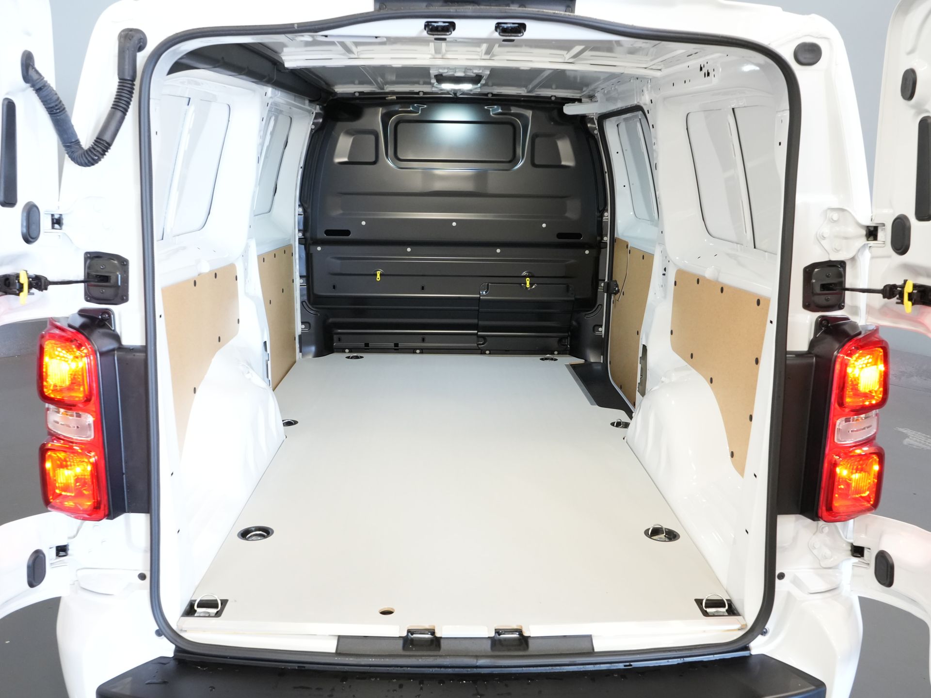 Peugeot e-Expert Bestelbus L3 75 kWh 330km WLTP LED/ Snellader/ Keyless/ Standkachel/ Stuurverw./ Carplay/ Camera/ Climate/ Cruise 14