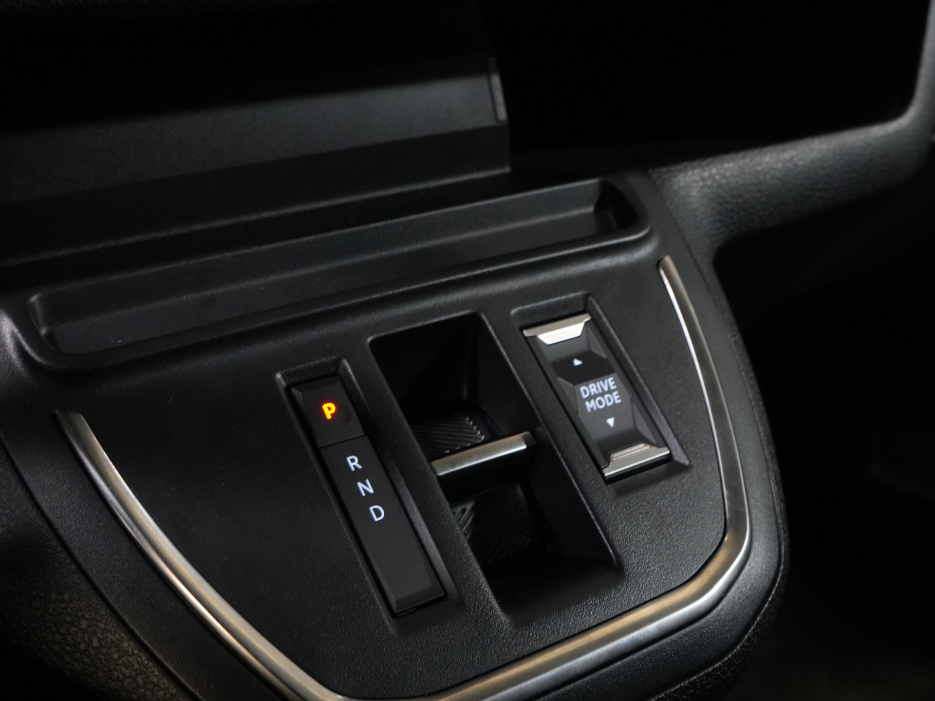 Peugeot e-Expert Bestelbus L3 75 kWh 330km WLTP LED/ Snellader/ Keyless/ Standkachel/ Stuurverw./ Carplay/ Camera/ Climate/ Cruise 19