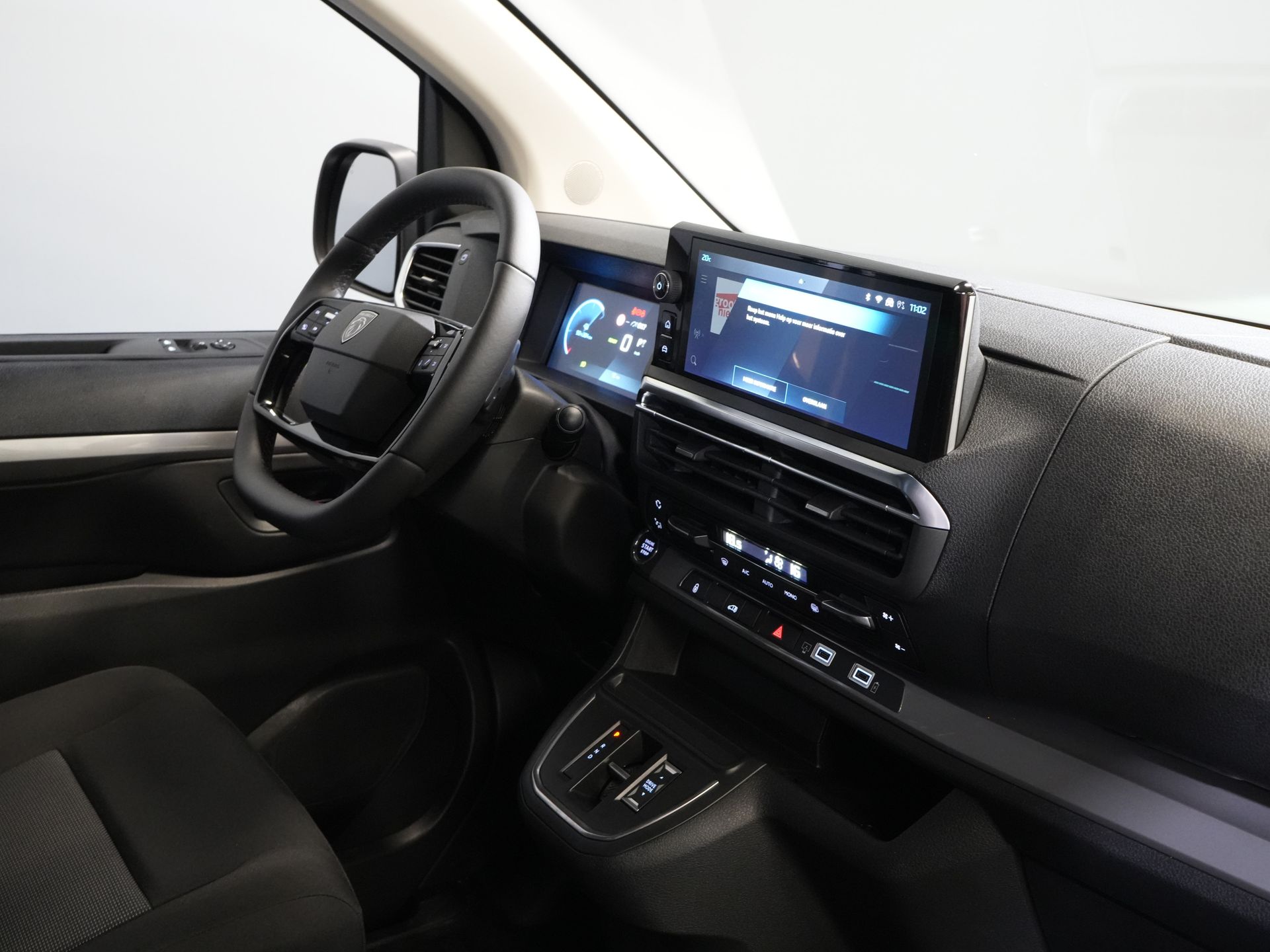 Peugeot e-Expert Bestelbus L3 75 kWh 330km WLTP LED/ Snellader/ Keyless/ Standkachel/ Stuurverw./ Carplay/ Camera/ Climate/ Cruise 2