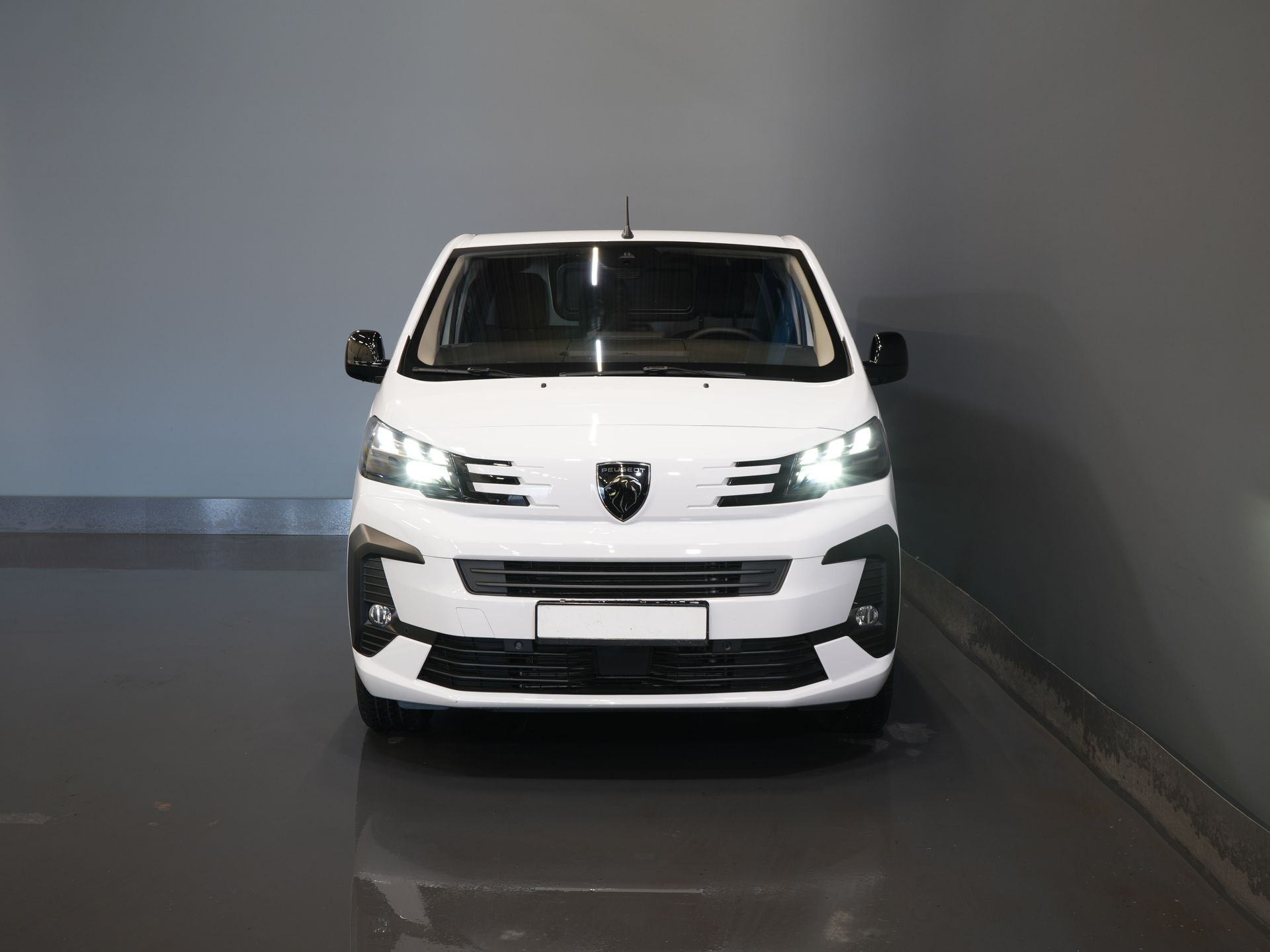Peugeot e-Expert Bestelbus L3 75 kWh 330km WLTP LED/ Snellader/ Keyless/ Standkachel/ Stuurverw./ Carplay/ Camera/ Climate/ Cruise 6