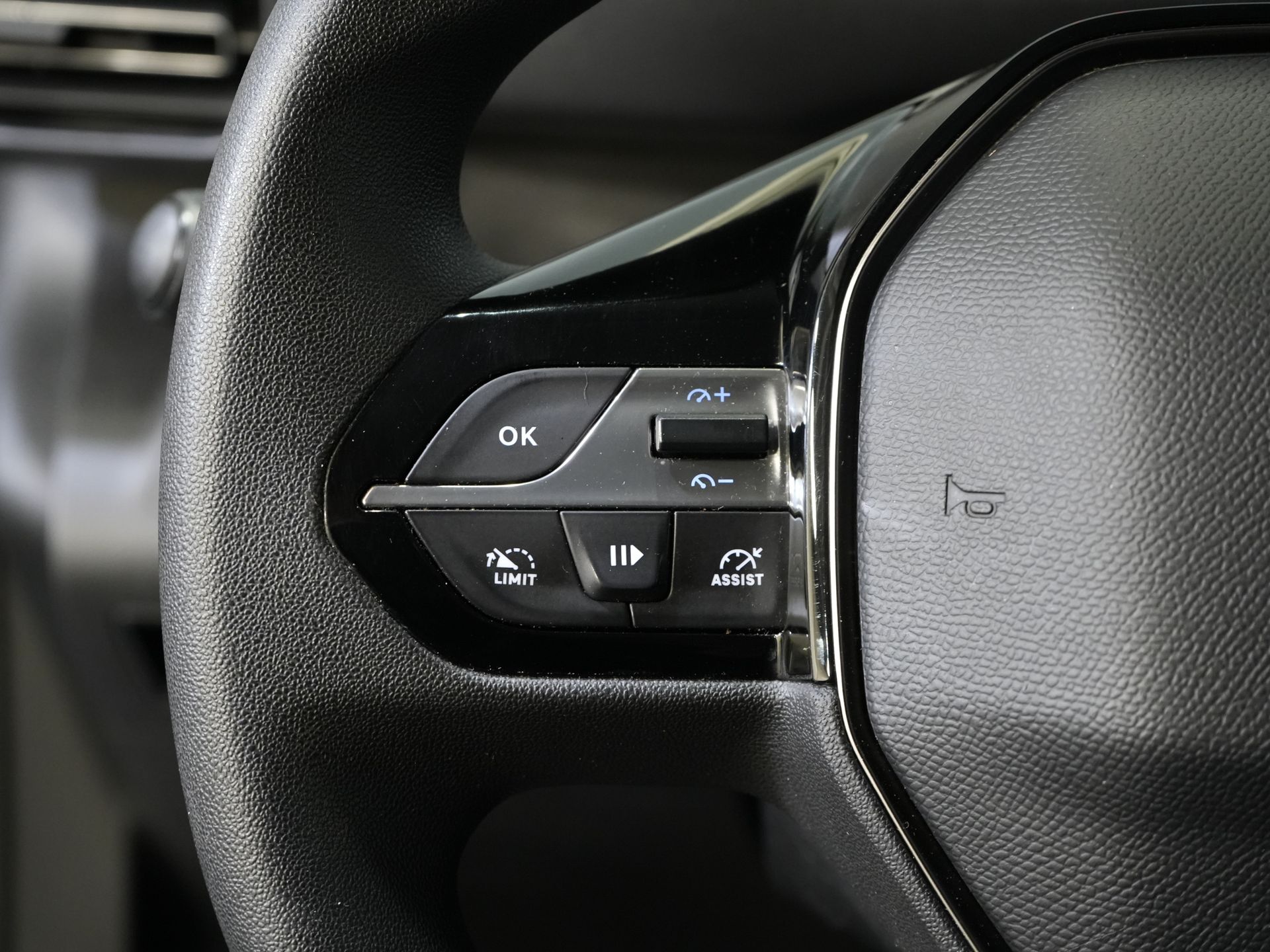 Peugeot Partner Bestelbus 1.5 HDI 100 pk Dealer Onderhouden/ 3Pers./ Carplay/ Cruise/ Airco/ Camera/ PDC 17
