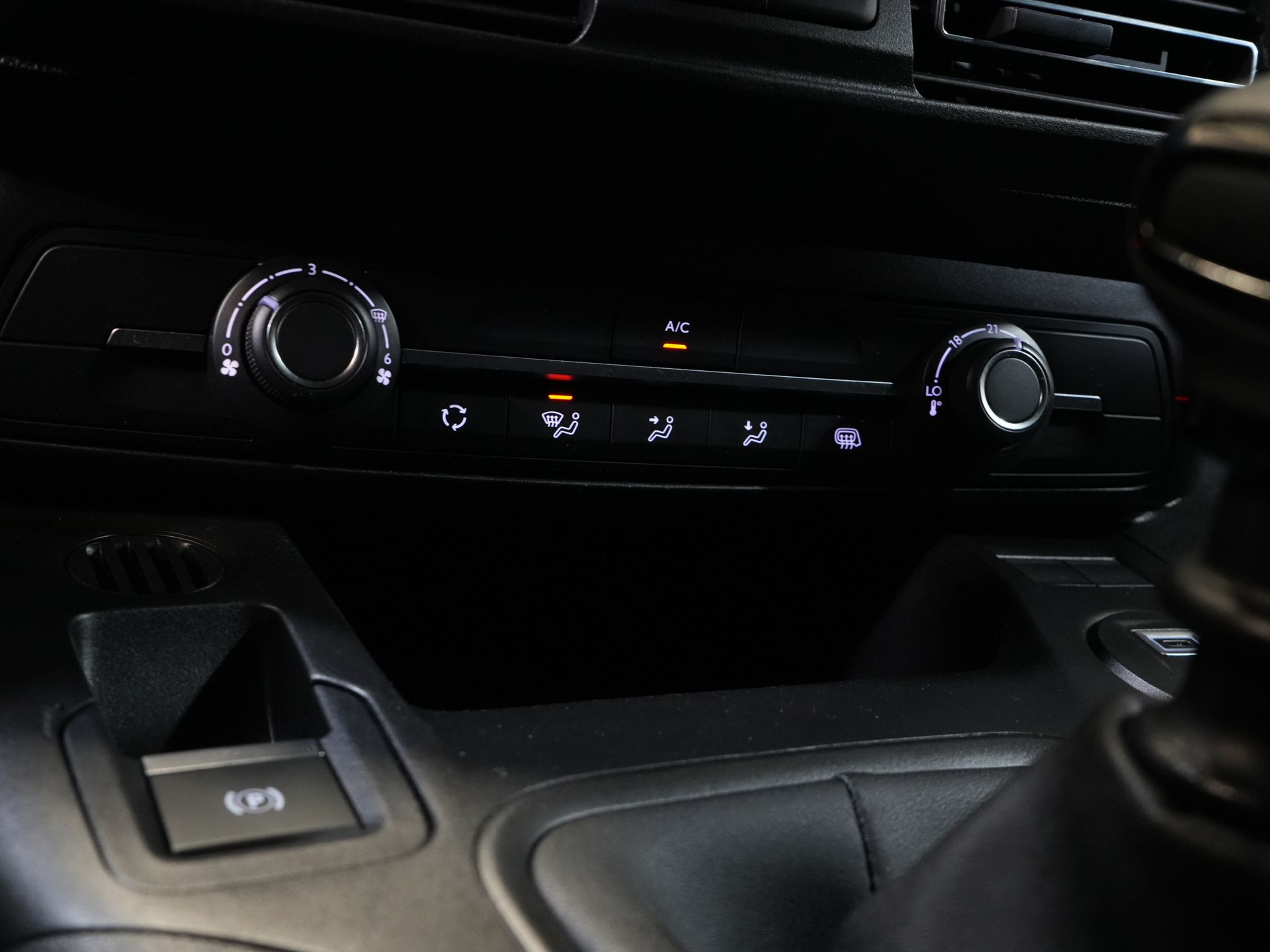 Peugeot Partner Bestelbus 1.5 HDI 100 pk Dealer Onderhouden/ 3Pers./ Carplay/ Cruise/ Airco/ Camera/ PDC 19