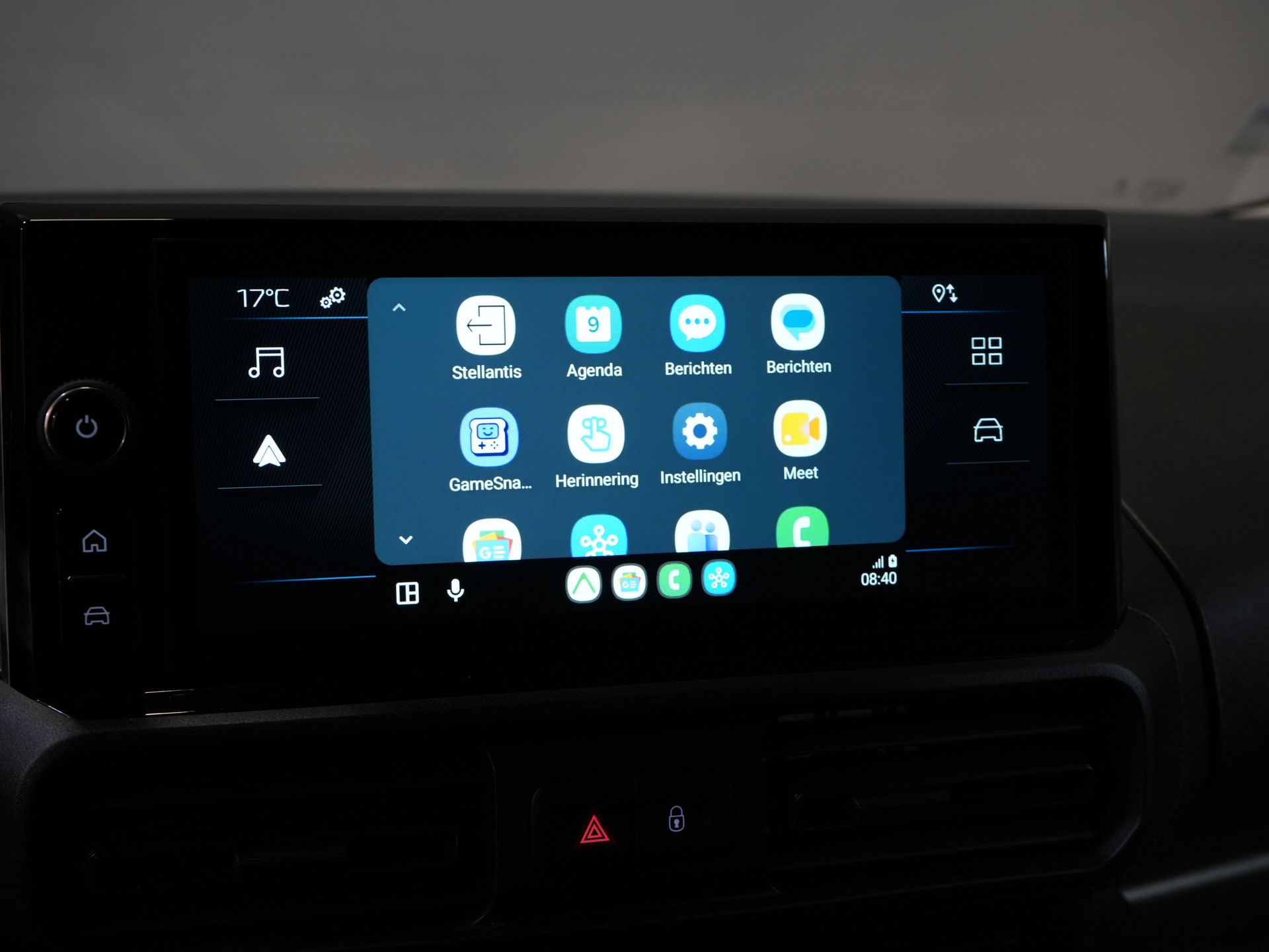 Peugeot Partner Bestelbus 1.5 HDI 100 pk Dealer Onderhouden/ 3Pers./ Carplay/ Cruise/ Airco/ Camera/ PDC 23