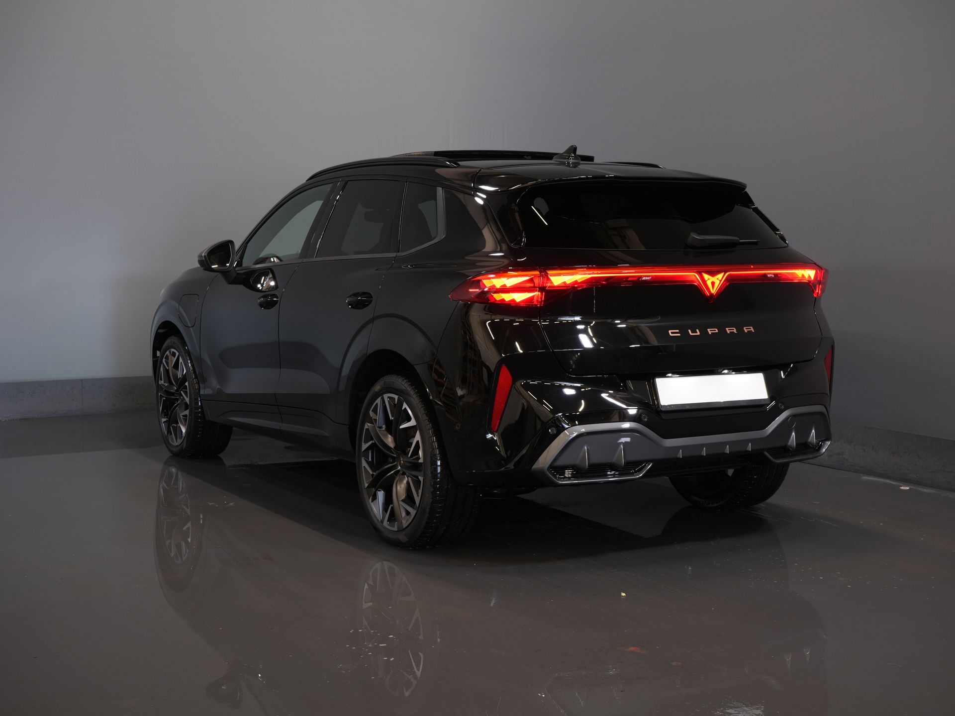 CUPRA Terramar SUV 1.5 TSI e-Hybrid 272 pk VZ Limited Pano/ Elek.Trekhaak/ Sennheiser/ 360 Camera/ Matrix/ Snellader/ Elek.klep/ Head-up/ Memory/ S 1