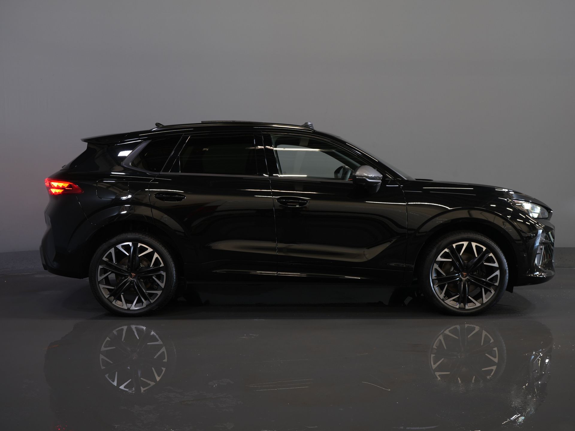 CUPRA Terramar SUV 1.5 TSI e-Hybrid 272 pk VZ Limited Pano/ Elek.Trekhaak/ Sennheiser/ 360 Camera/ Matrix/ Snellader/ Elek.klep/ Head-up/ Memory/ S 10