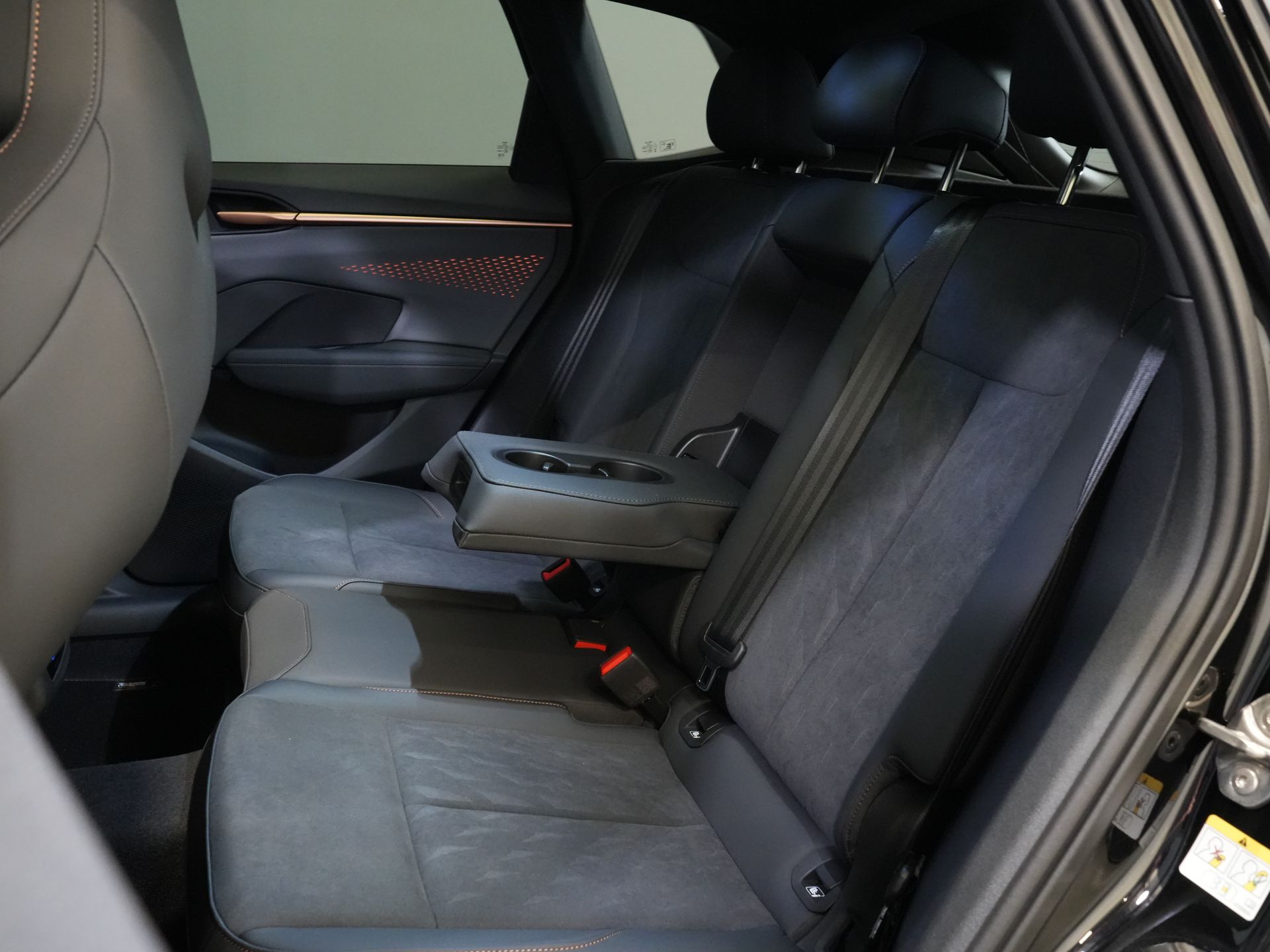 CUPRA Terramar SUV 1.5 TSI e-Hybrid 272 pk VZ Limited Pano/ Elek.Trekhaak/ Sennheiser/ 360 Camera/ Matrix/ Snellader/ Elek.klep/ Head-up/ Memory/ S 19