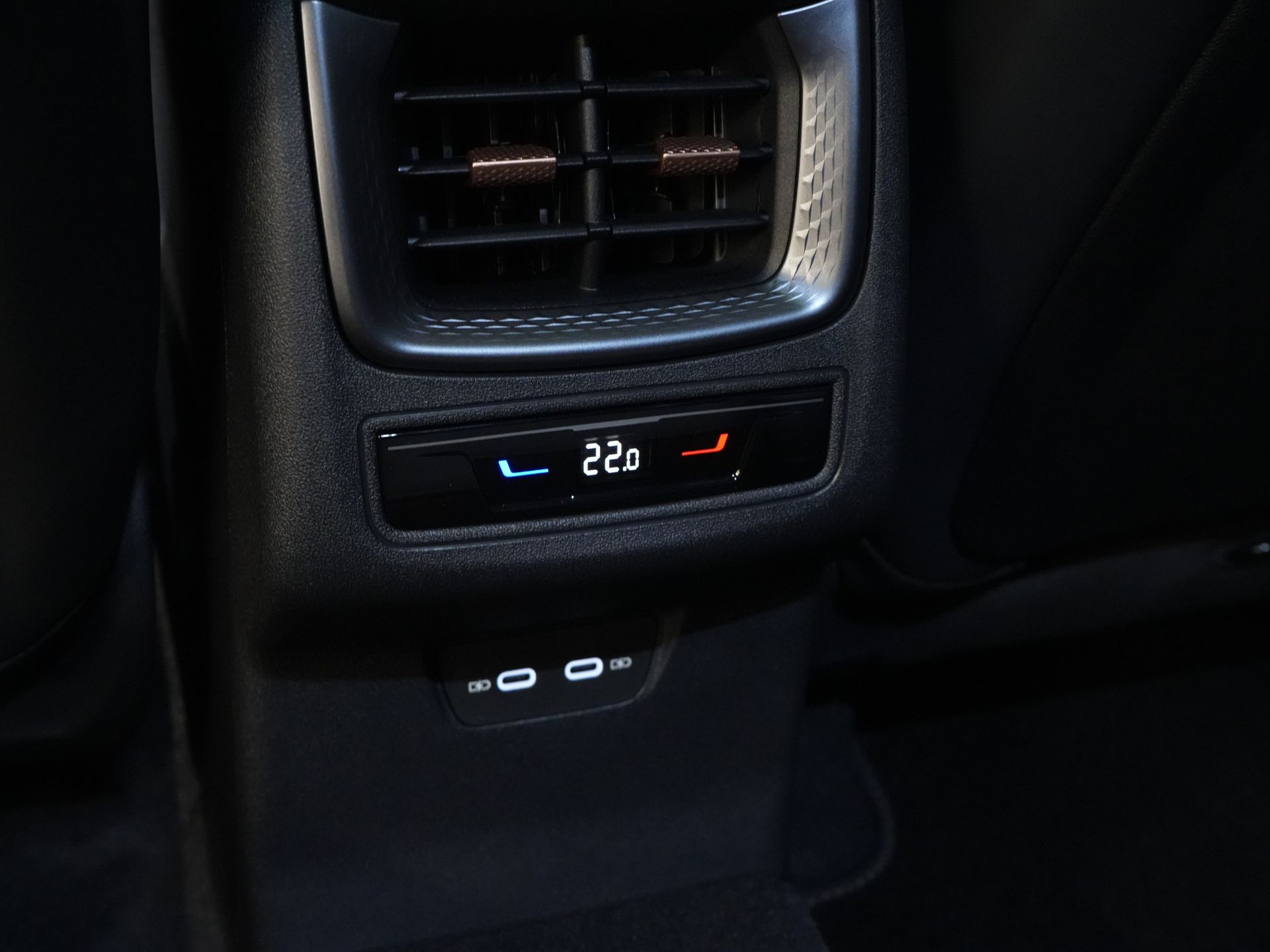 CUPRA Terramar SUV 1.5 TSI e-Hybrid 272 pk VZ Limited Pano/ Elek.Trekhaak/ Sennheiser/ 360 Camera/ Matrix/ Snellader/ Elek.klep/ Head-up/ Memory/ S 20