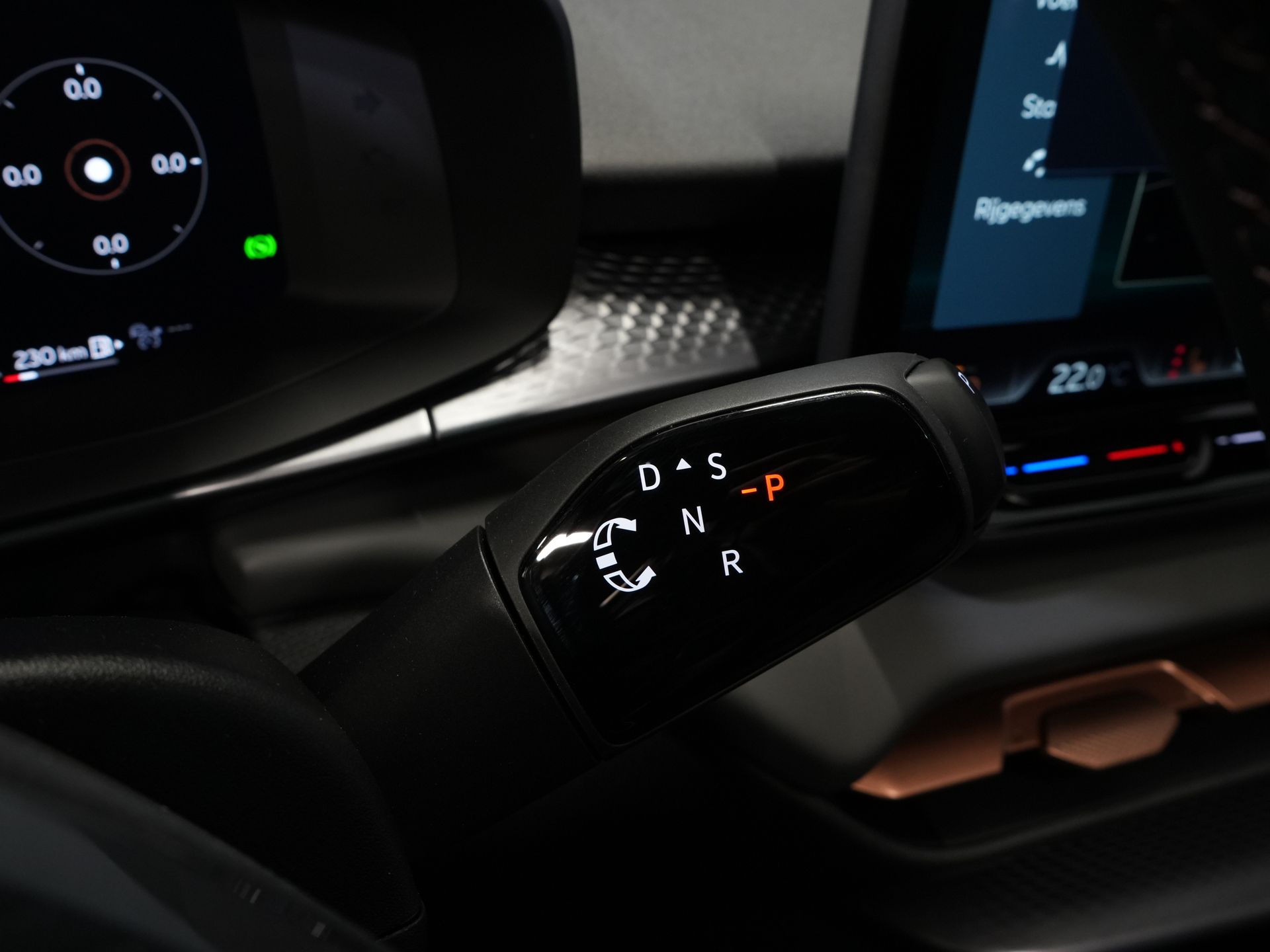 CUPRA Terramar SUV 1.5 TSI e-Hybrid 272 pk VZ Limited Pano/ Elek.Trekhaak/ Sennheiser/ 360 Camera/ Matrix/ Snellader/ Elek.klep/ Head-up/ Memory/ S 26