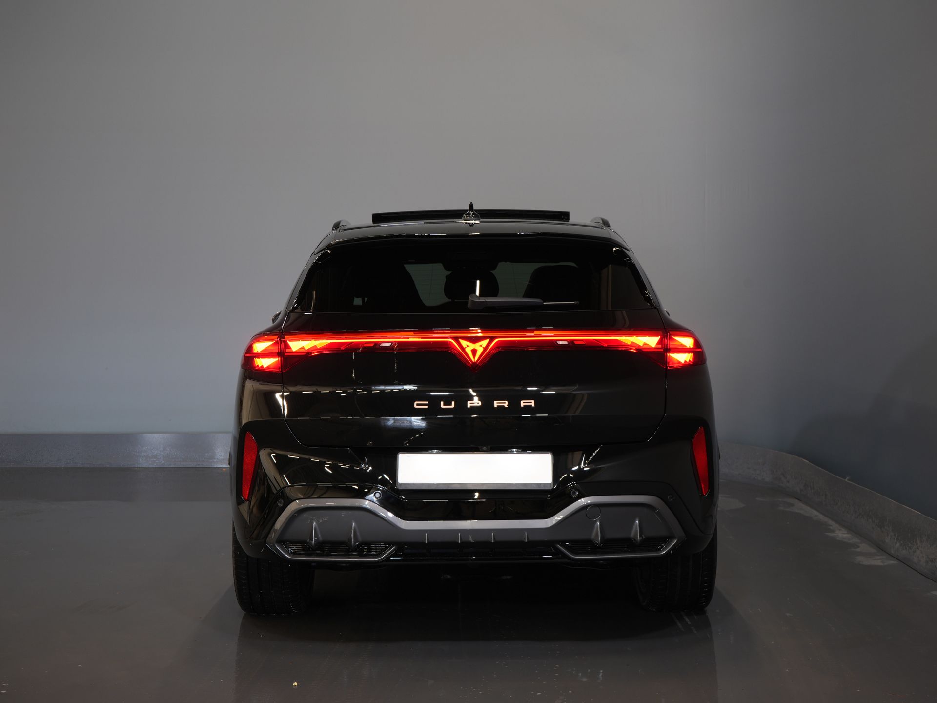 CUPRA Terramar SUV 1.5 TSI e-Hybrid 272 pk VZ Limited Pano/ Elek.Trekhaak/ Sennheiser/ 360 Camera/ Matrix/ Snellader/ Elek.klep/ Head-up/ Memory/ S 5