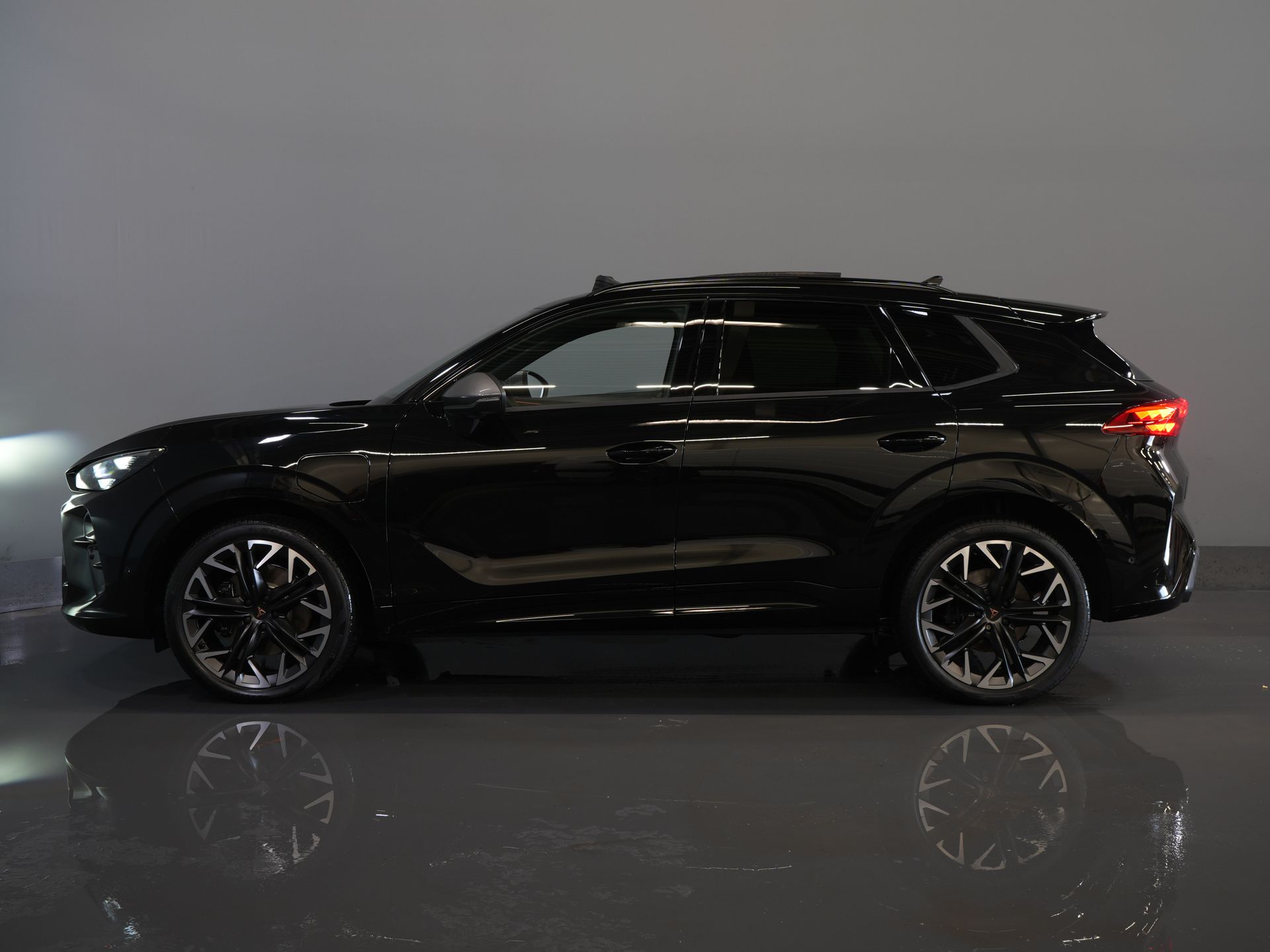 CUPRA Terramar SUV 1.5 TSI e-Hybrid 272 pk VZ Limited Pano/ Elek.Trekhaak/ Sennheiser/ 360 Camera/ Matrix/ Snellader/ Elek.klep/ Head-up/ Memory/ S 9