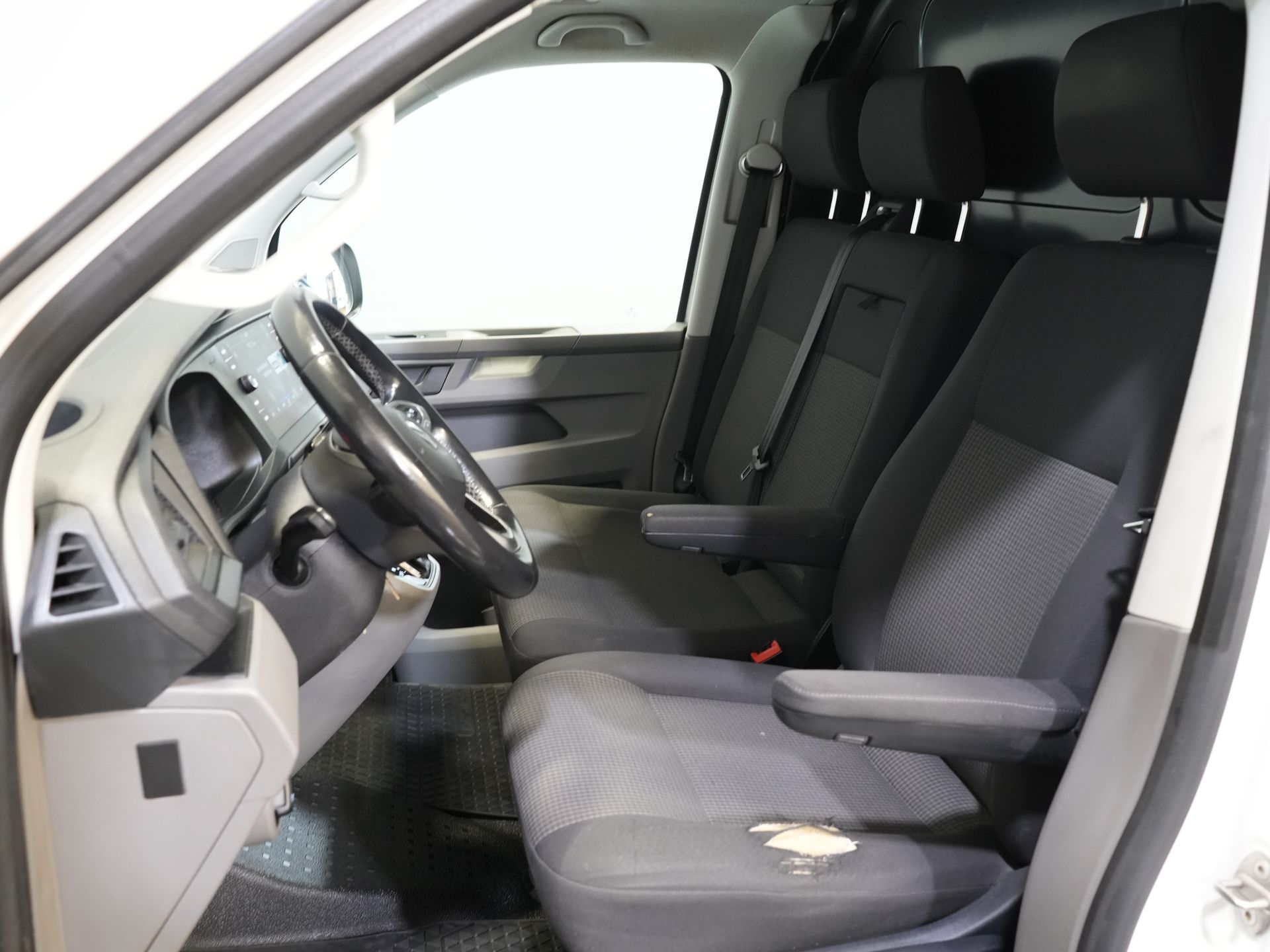 Volkswagen Transporter Bestelbus 2.0 TDI 150 pk DSG Aut. L2 LED/ Adapt.Cruise/ Carplay/ Standkachel/ Stoelverw./ Navi/ Airco/ Camera/ PDC/ 16’LMV/ Trekhaak 11