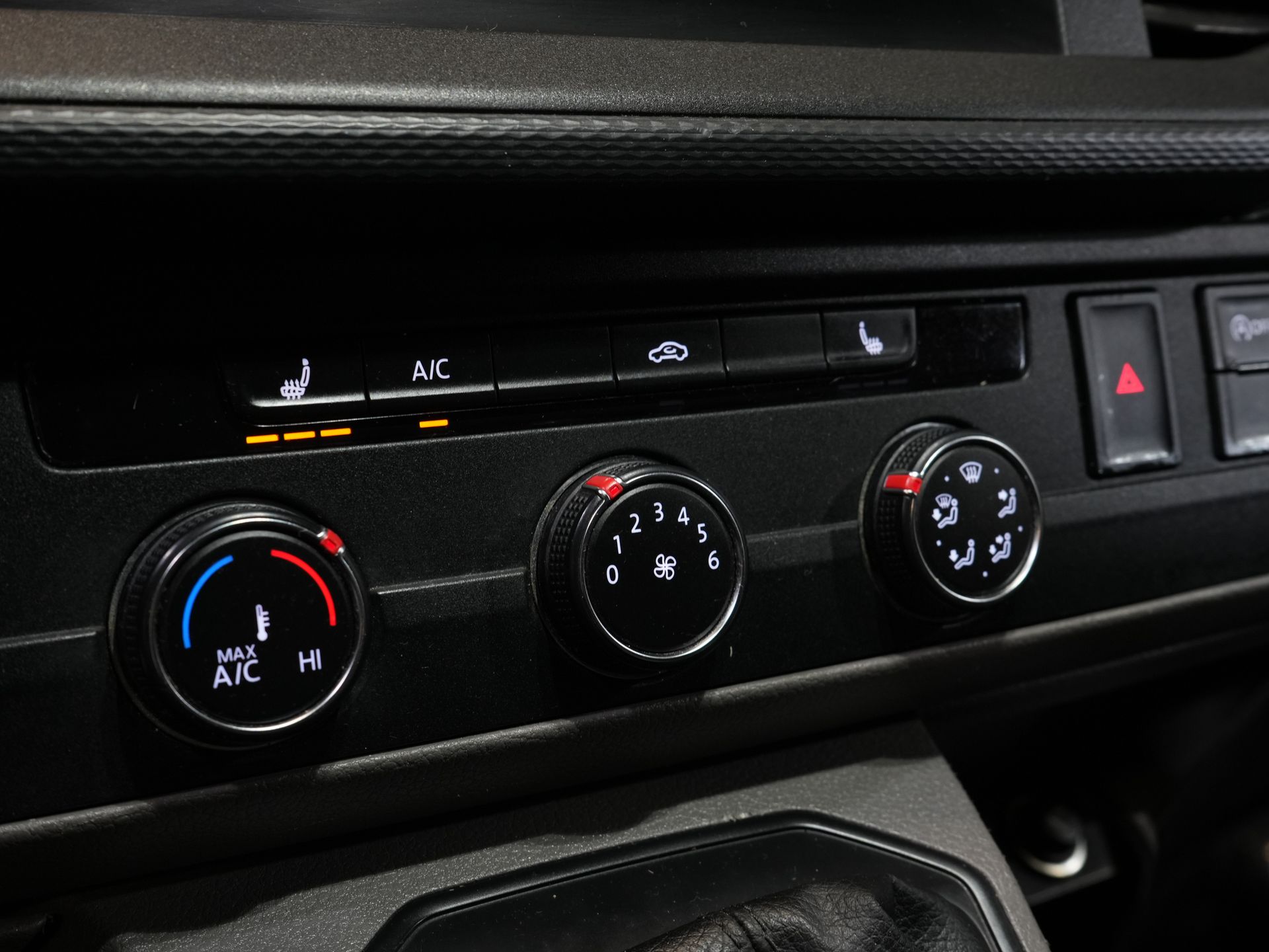 Volkswagen Transporter Bestelbus 2.0 TDI 150 pk DSG Aut. L2 LED/ Adapt.Cruise/ Carplay/ Standkachel/ Stoelverw./ Navi/ Airco/ Camera/ PDC/ 16’LMV/ Trekhaak 21