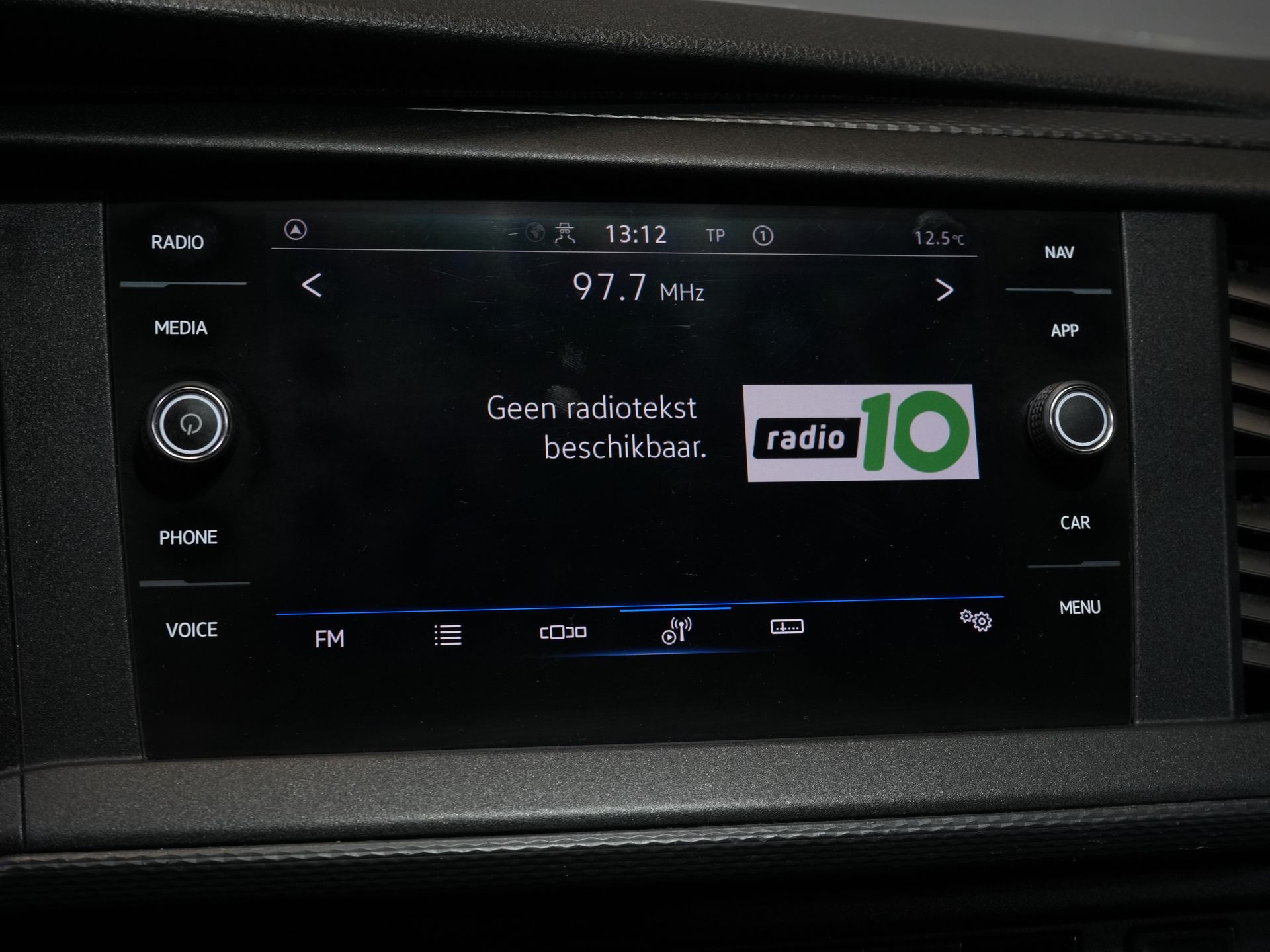 Volkswagen Transporter Bestelbus 2.0 TDI 150 pk DSG Aut. L2 LED/ Adapt.Cruise/ Carplay/ Standkachel/ Stoelverw./ Navi/ Airco/ Camera/ PDC/ 16’LMV/ Trekhaak 22