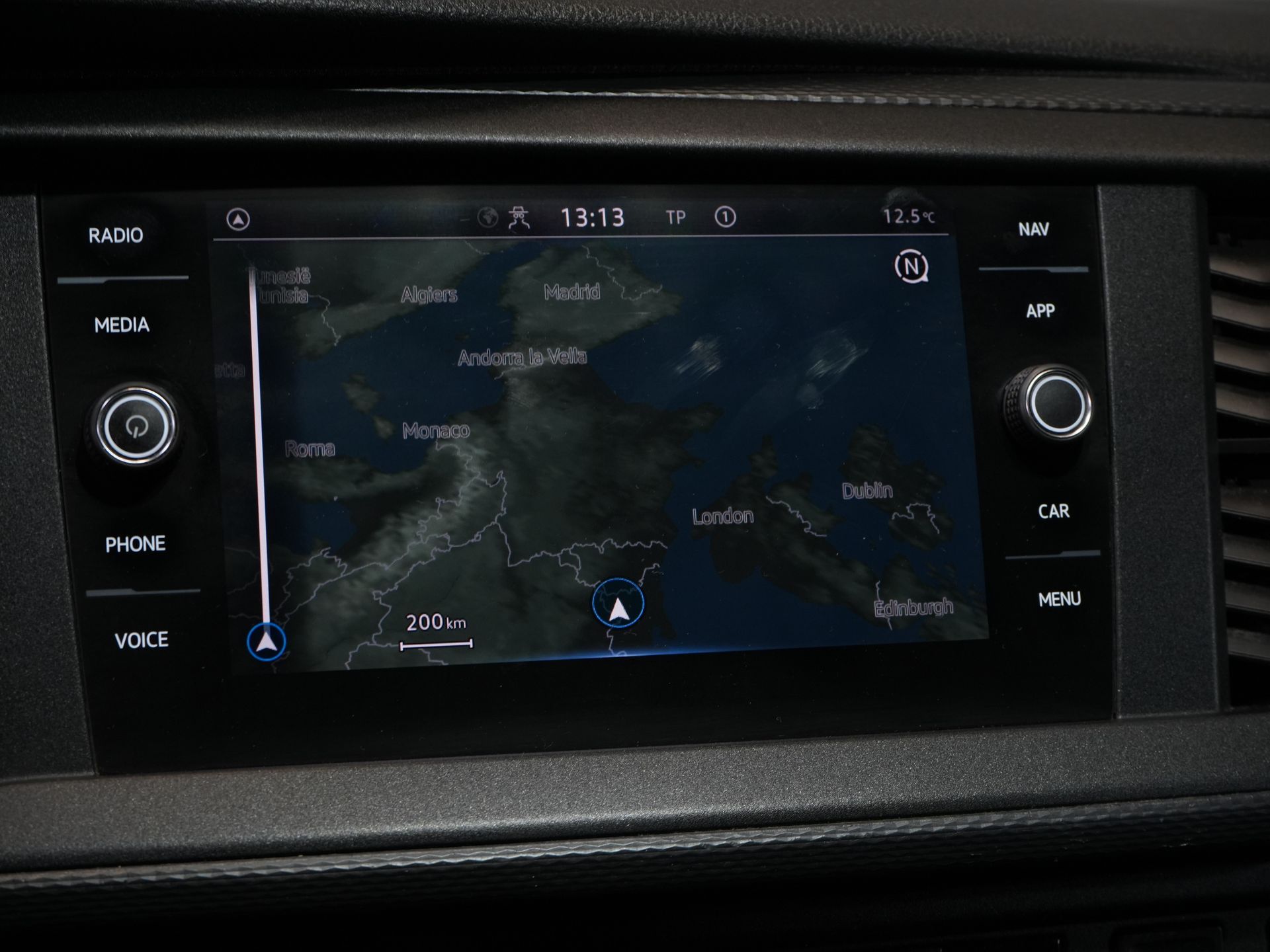 Volkswagen Transporter Bestelbus 2.0 TDI 150 pk DSG Aut. L2 LED/ Adapt.Cruise/ Carplay/ Standkachel/ Stoelverw./ Navi/ Airco/ Camera/ PDC/ 16’LMV/ Trekhaak 23