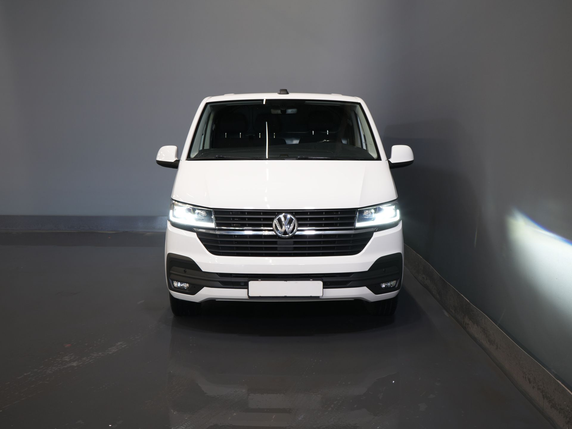 Volkswagen Transporter Bestelbus 2.0 TDI 150 pk DSG Aut. L2 LED/ Adapt.Cruise/ Carplay/ Standkachel/ Stoelverw./ Navi/ Airco/ Camera/ PDC/ 16’LMV/ Trekhaak 6