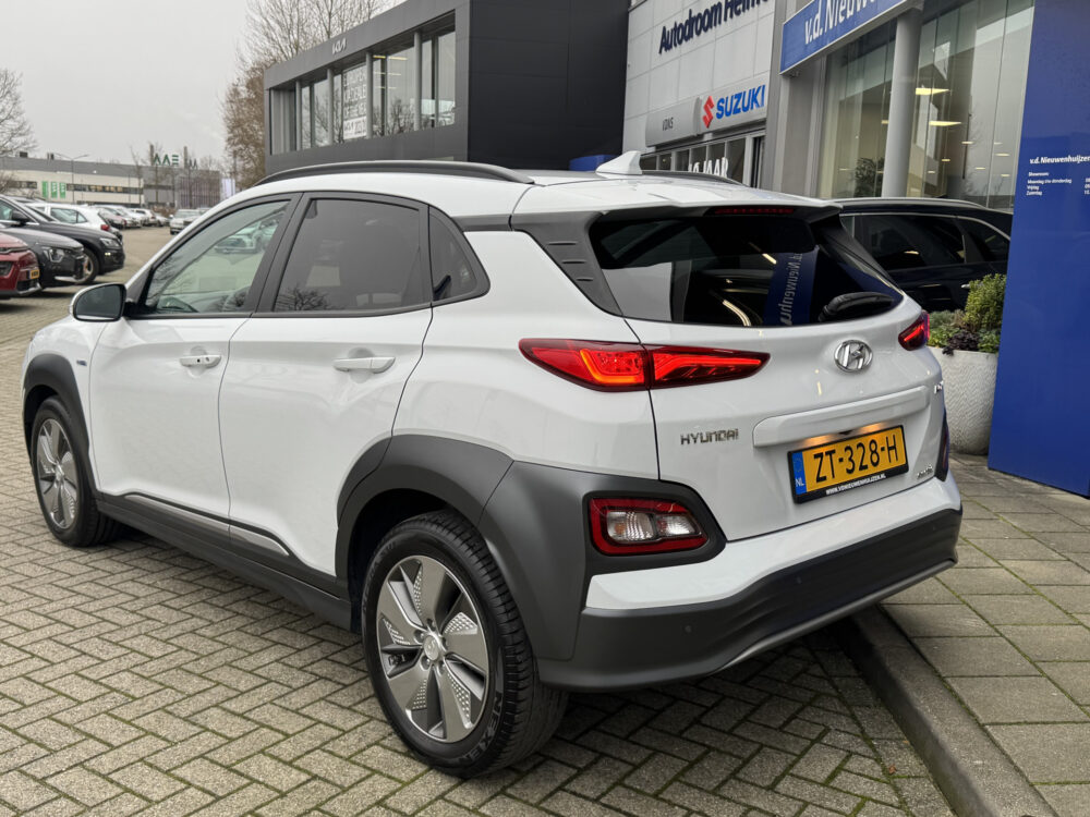 Hyundai KONA EV Premium 64 kWh 16