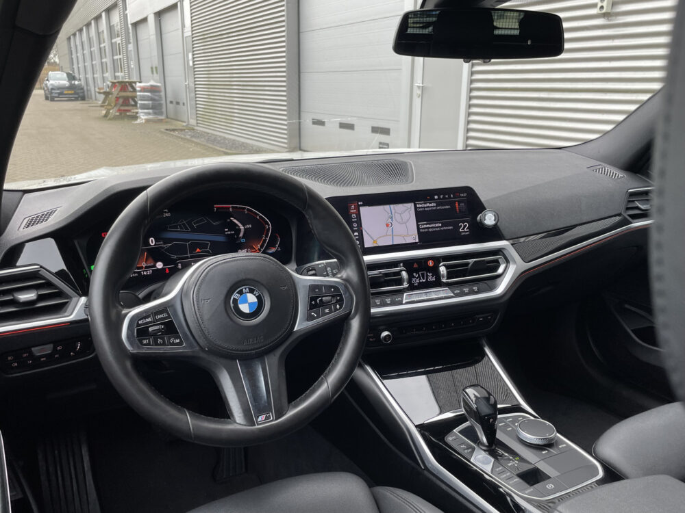 BMW 3 Serie Touring 330i Introduction Executive Edition 16