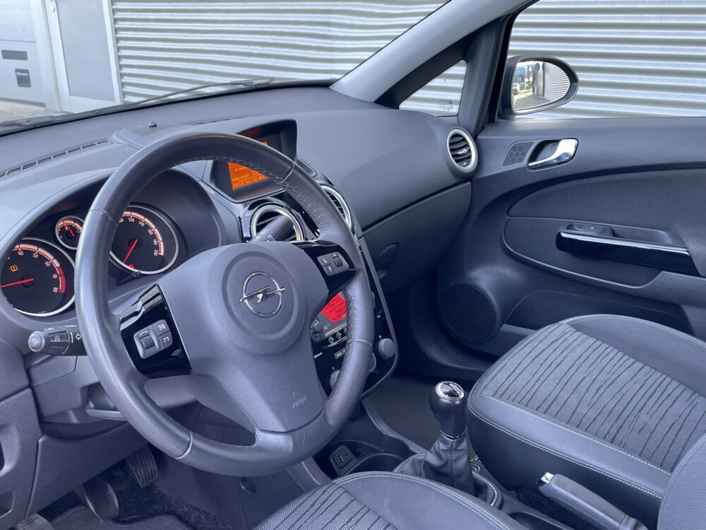 Opel Corsa 5 drs 1.4-16V BlitZ 11