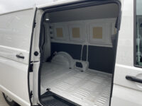 Volkswagen Transporter 2.0 TDI L2H1 28 30