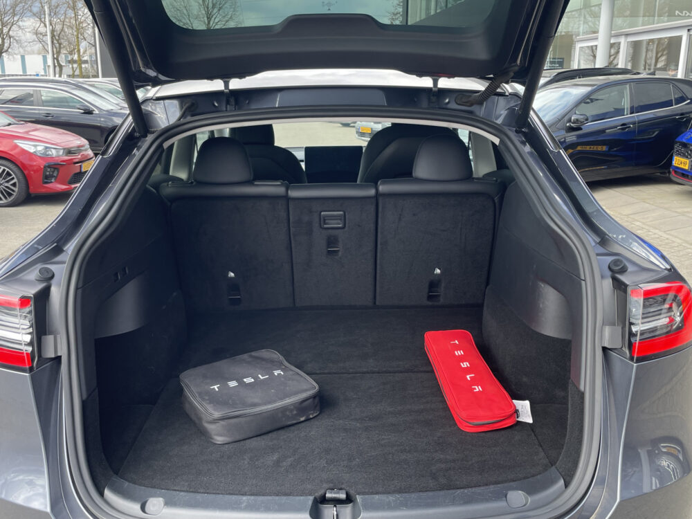 Tesla Model Y Long Range AWD 75 kWh 10
