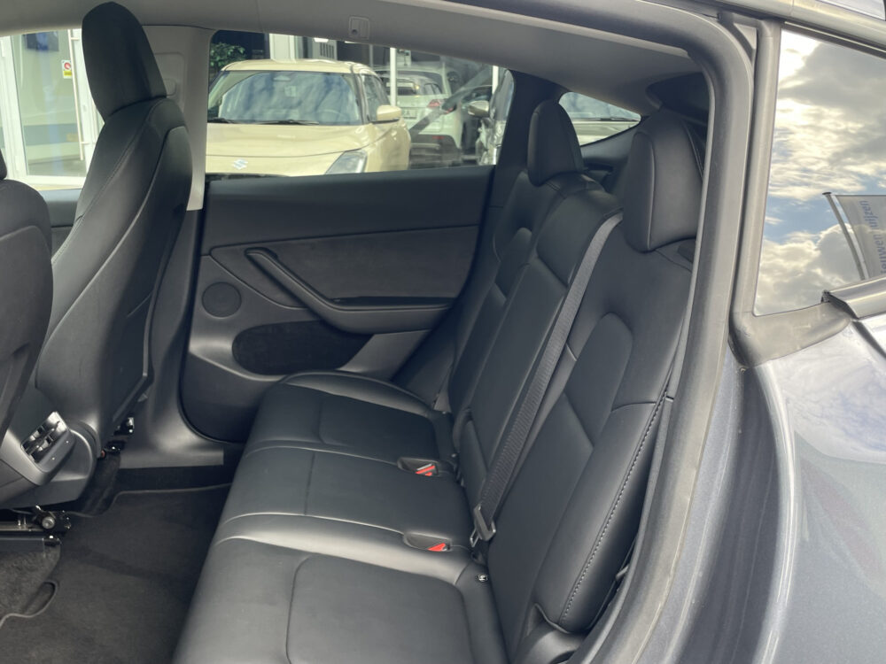 Tesla Model Y Long Range AWD 75 kWh 12