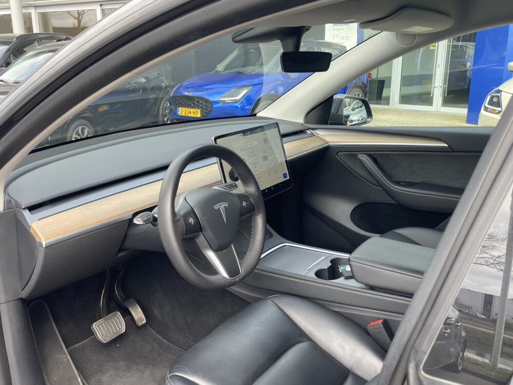 Tesla Model Y Long Range AWD 75 kWh 15
