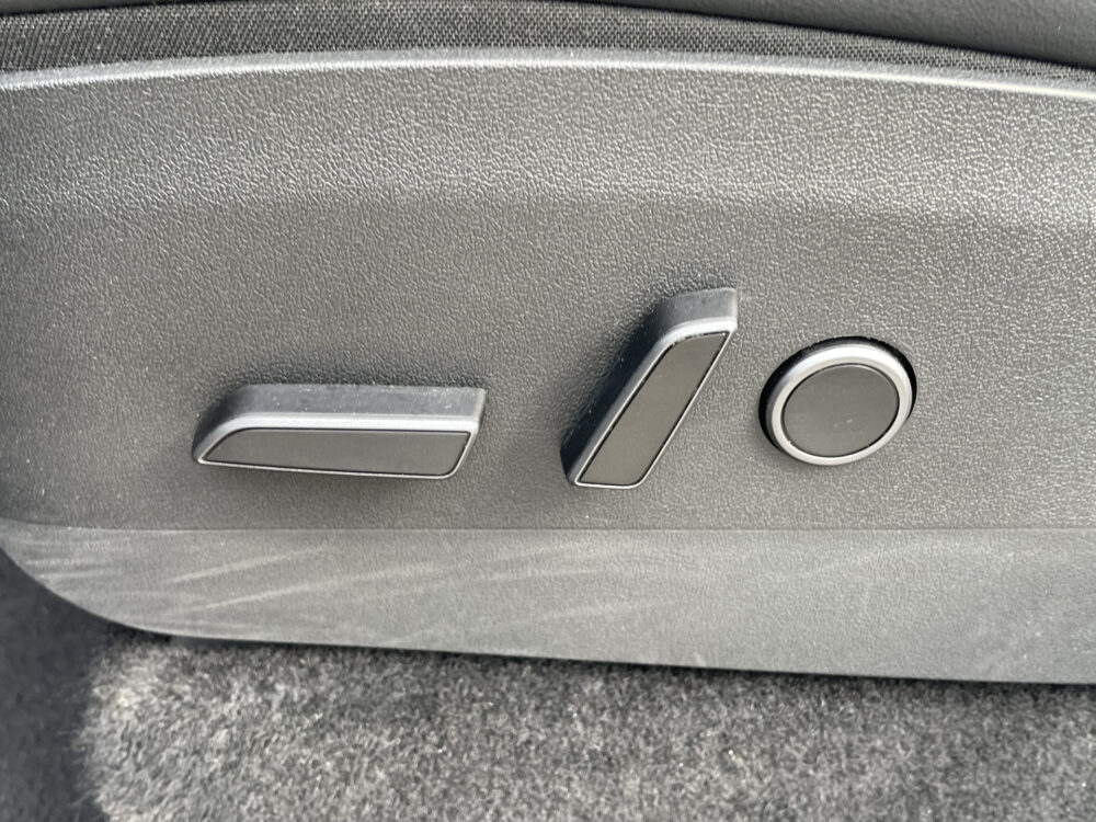 Tesla Model Y Long Range AWD 75 kWh 16