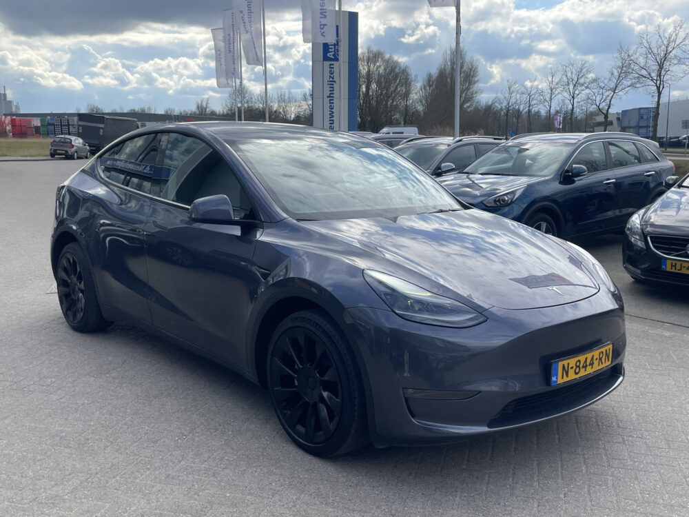 Tesla Model Y Long Range AWD 75 kWh 3