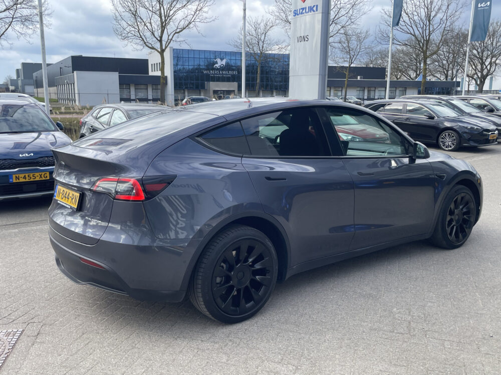 Tesla Model Y Long Range AWD 75 kWh 9