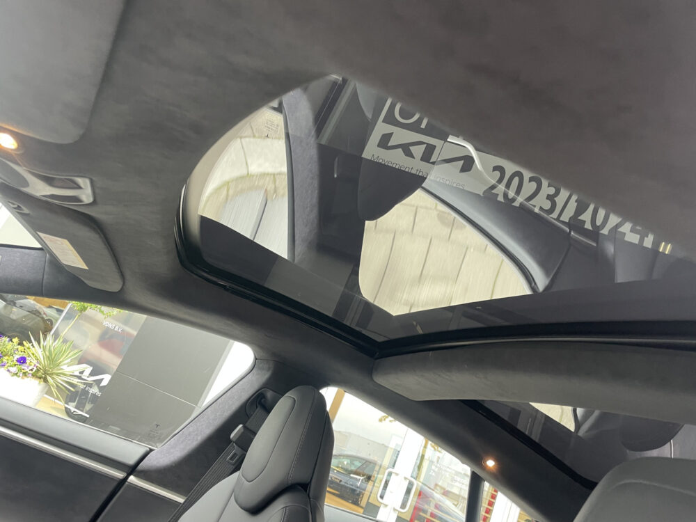 Tesla Model S 75D Base 13