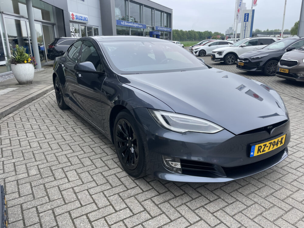 Tesla Model S 75D Base 3