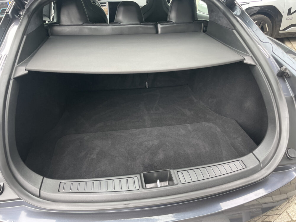 Tesla Model S 75D Base 5