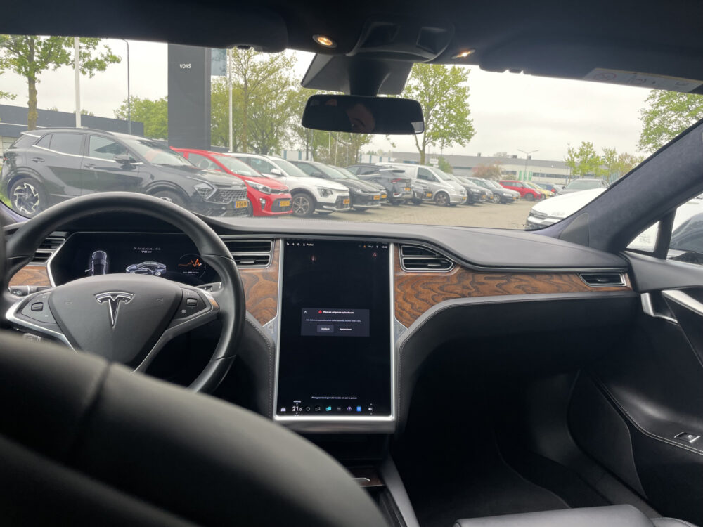 Tesla Model S 75D Base 8