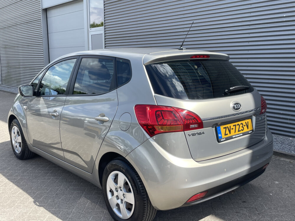 Kia Venga 1.4 CVVT DynamicLine 5
