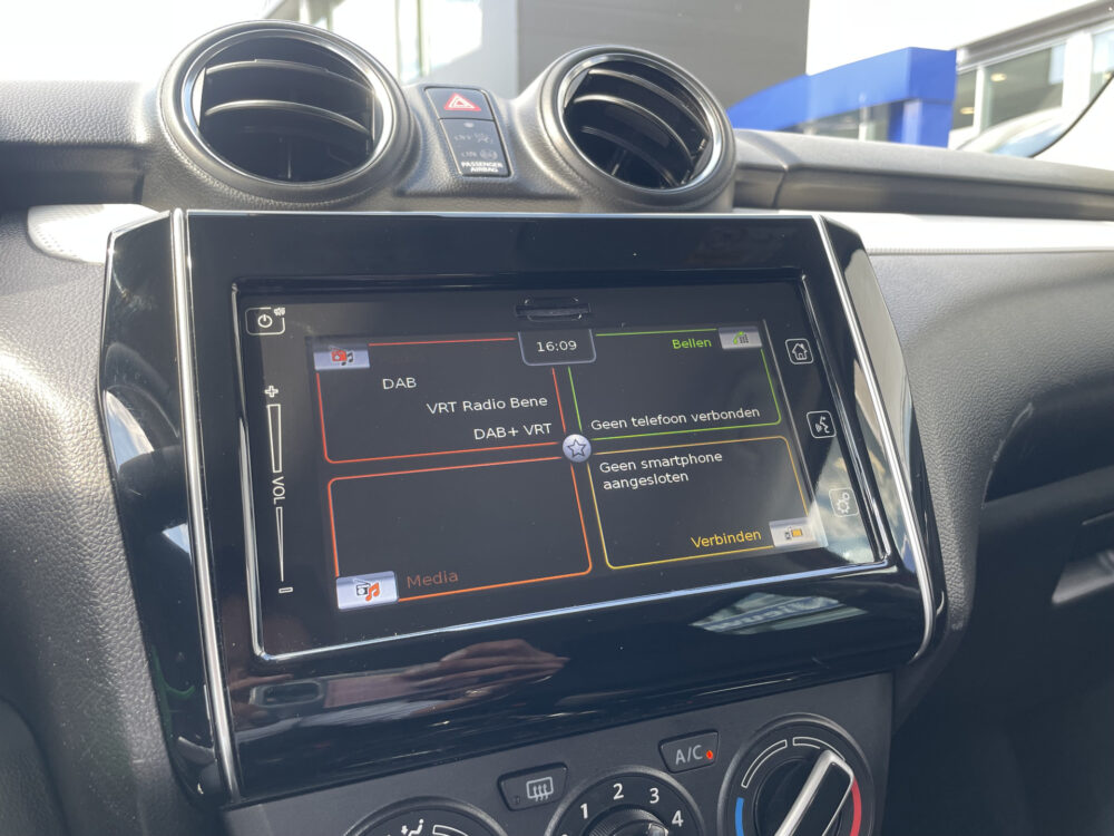 Suzuki Swift 1.2 Select Smart Hybrid 15