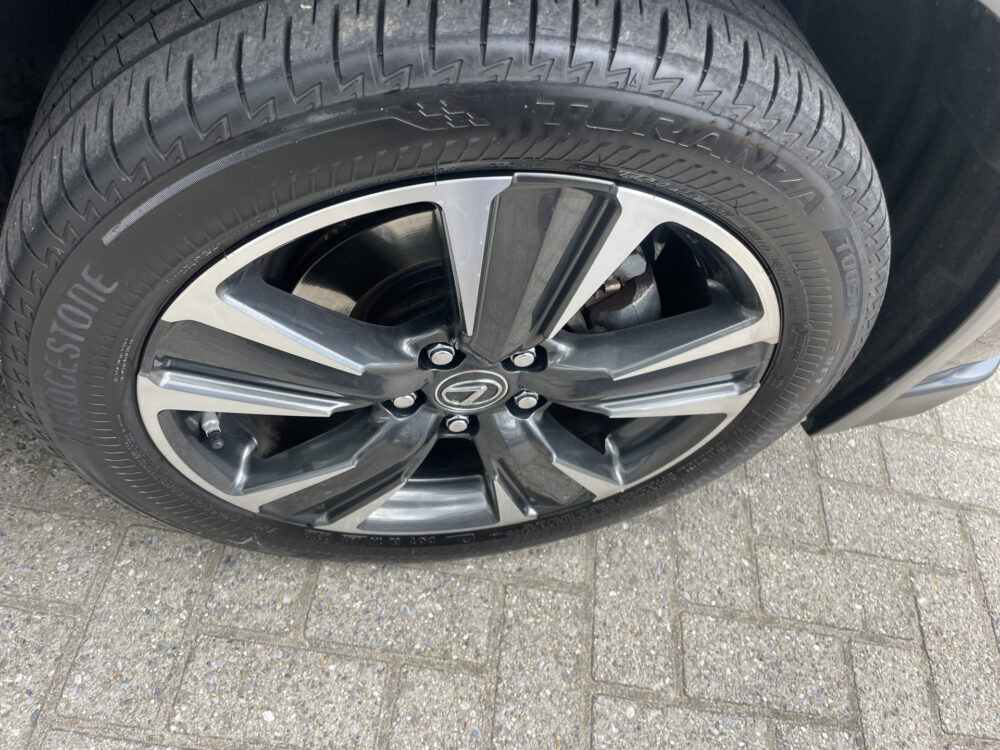 Lexus UX 250h Business Line 3