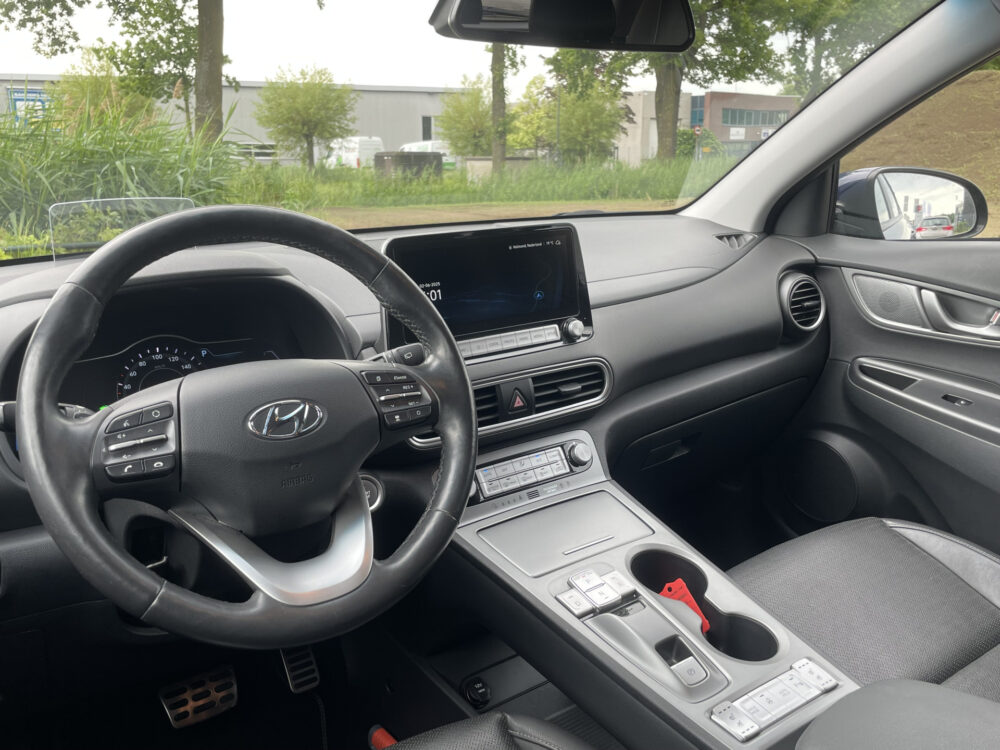 Hyundai KONA EV Limited 64 kWh 13