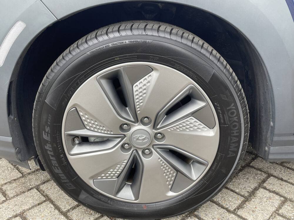 Hyundai KONA EV Limited 64 kWh 4