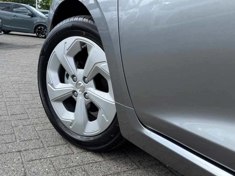 Suzuki Swift 1.2 Select Smart Hybrid 16