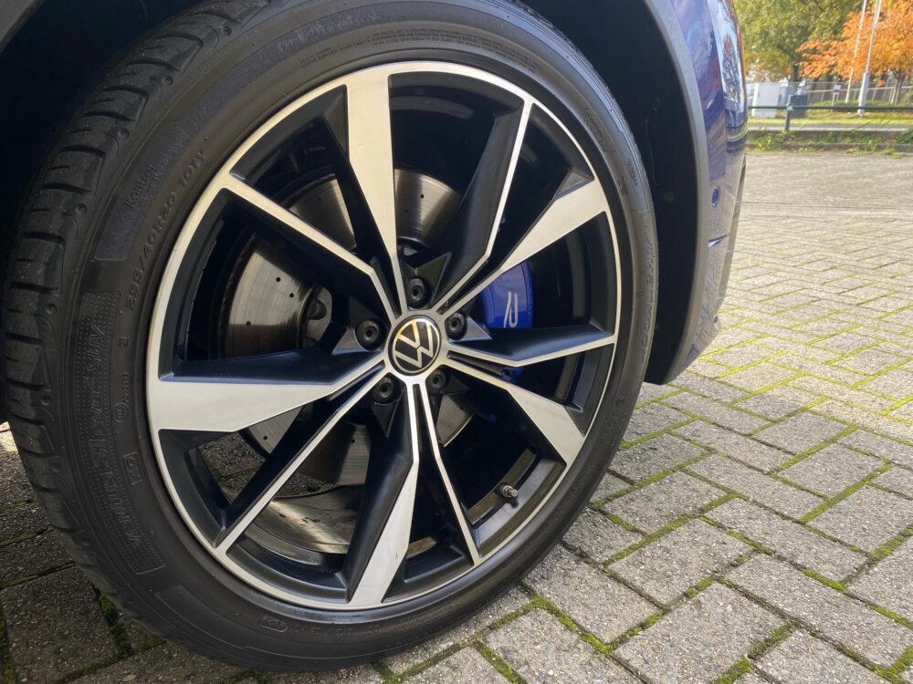 Volkswagen Tiguan R 2.0 TSI 4Motion 10