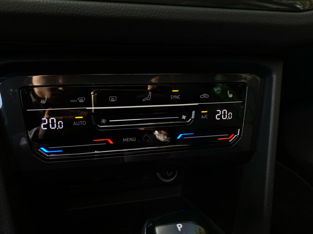 Volkswagen Tiguan R 2.0 TSI 4Motion 22
