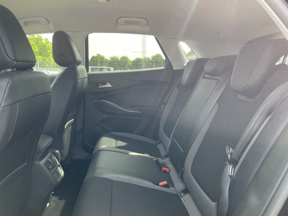 Opel Grandland X 1.2 Turbo Business Edition 11