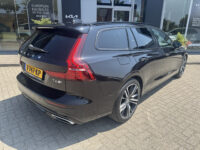 Volvo V60 2.0 T6 Twin Engine AWD R-Design 45
