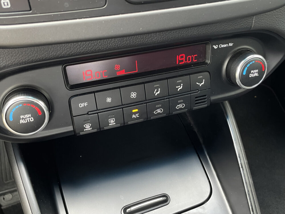Kia Carens 1.6 GDi ComfortLine // 7 Zitter // Trekhaak // Camera // Navi. 14