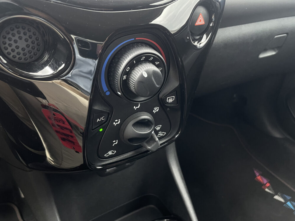 Peugeot 108 1.0 e-VTi Allure 11