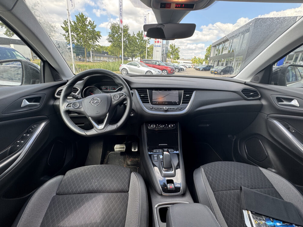 Opel Grandland X 1.6 Turbo Hybrid4 Ultimate 1
