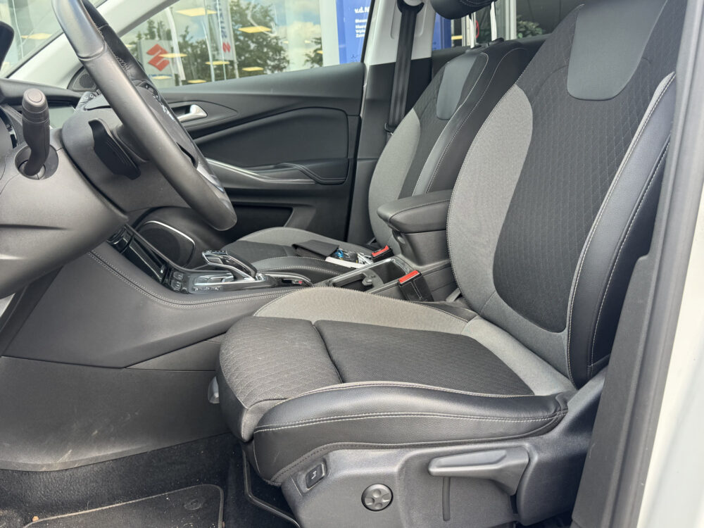Opel Grandland X 1.6 Turbo Hybrid4 Ultimate 18