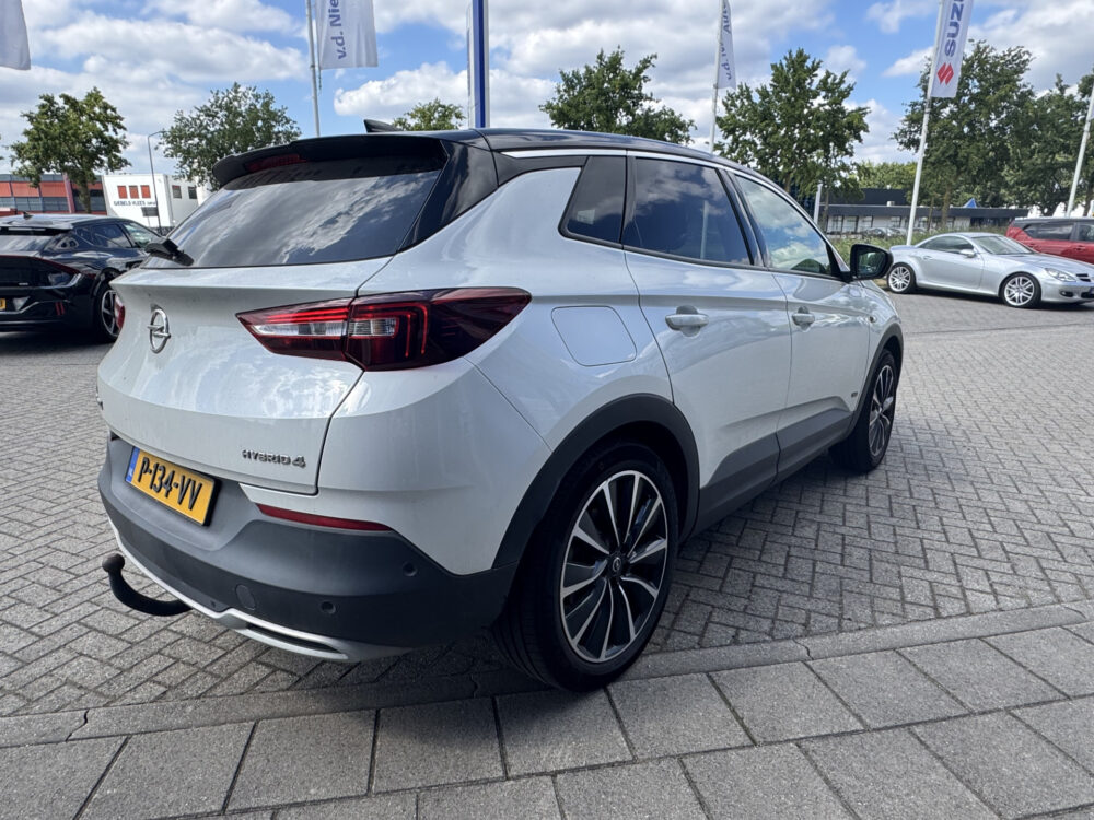 Opel Grandland X 1.6 Turbo Hybrid4 Ultimate 2